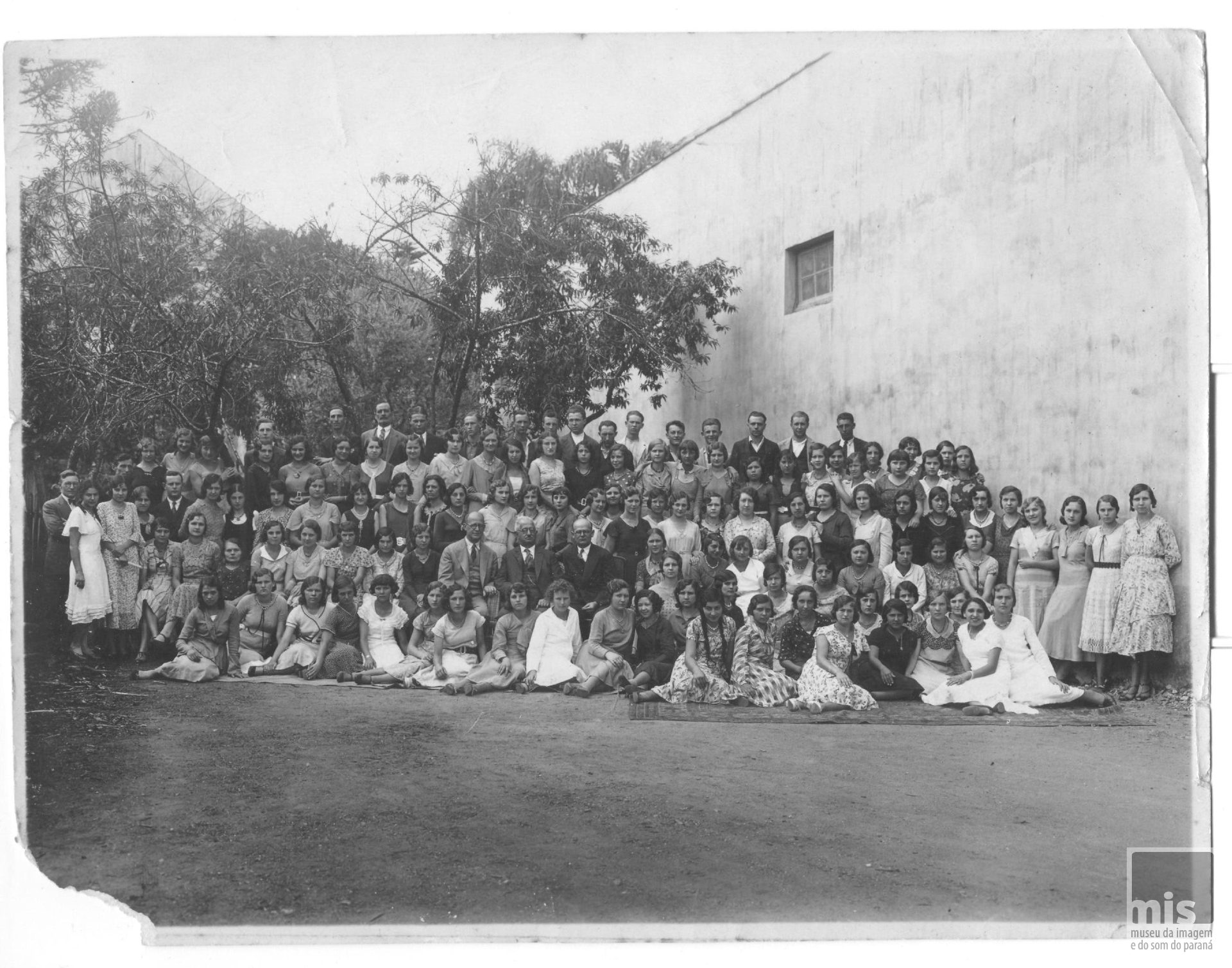 Mulheres operárias da Fábrica de Fitas Venske, Curitiba, década de 1940