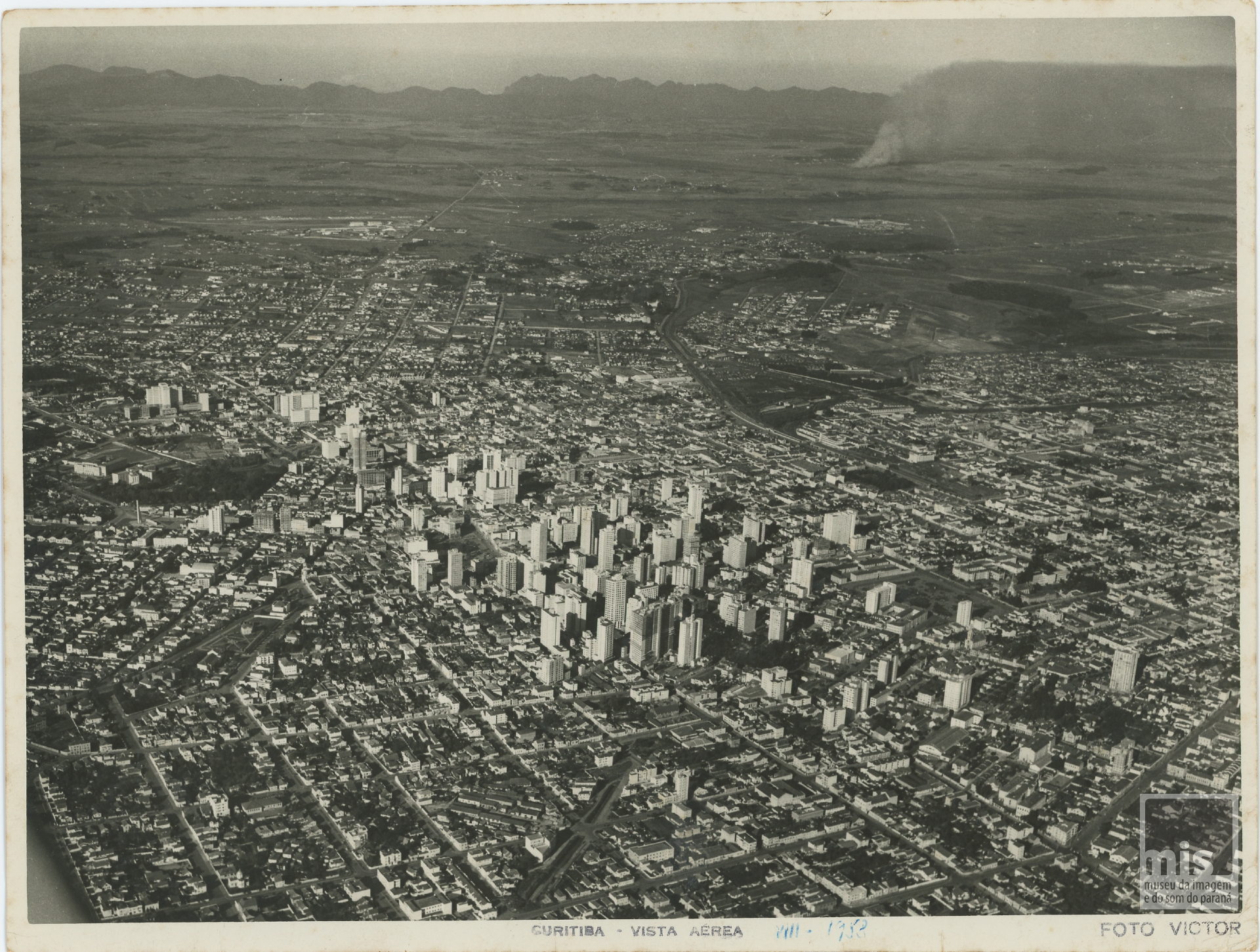 Vista aérea de Curitiba, 1958