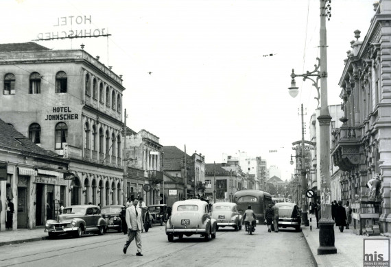 Rua da Lyberdade. Década de 1940. Acervo MIS-PR