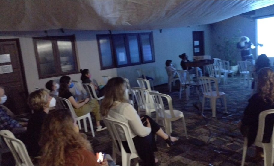 Sessão de cinema no MIS-PR