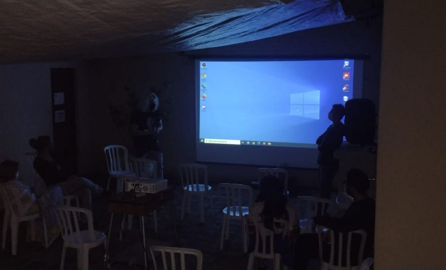 Sessão de cinema no MIS-PR