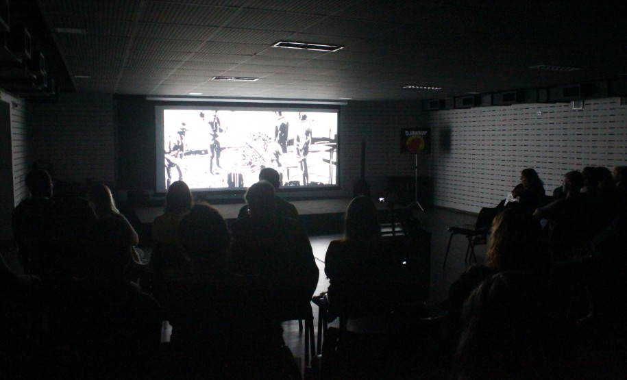 Cadeia Produtiva do MIS-PR recebe sessão do festival de cinema fantástico de Curitiba