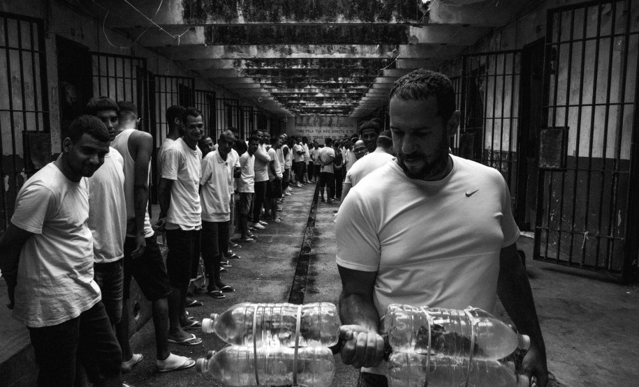 Exposição abre as portas do antigo Centro de Triagem para reflexão sobre o sistema prisional e os direitos humanos. Foto: Thiago Dezan