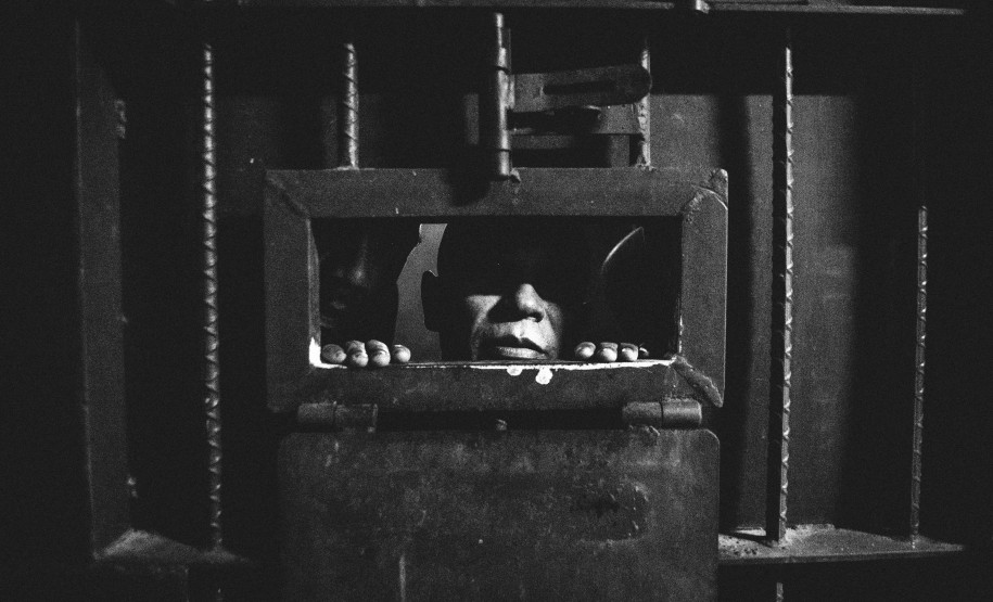 Exposição abre as portas do antigo Centro de Triagem para reflexão sobre o sistema prisional e os direitos humanos. Foto: Thiago Dezan