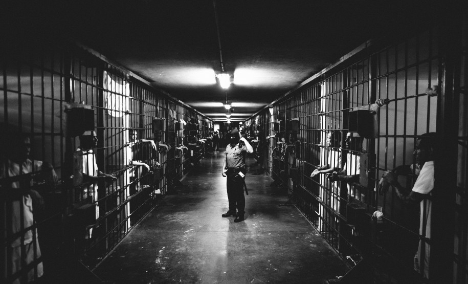 Exposição abre as portas do antigo Centro de Triagem para reflexão sobre o sistema prisional e os direitos humanos. Foto: Thiago Dezan