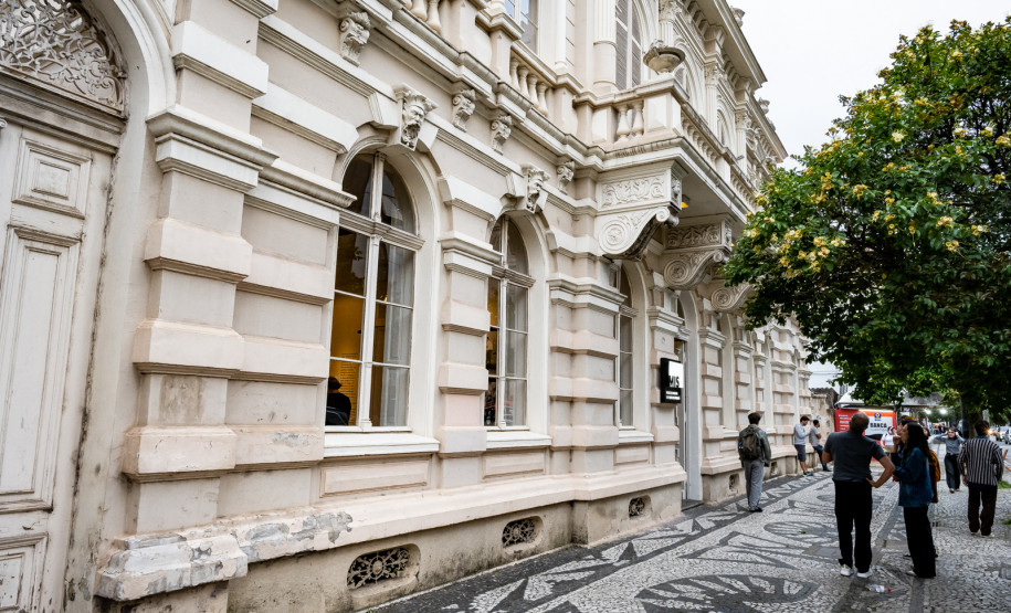 Em fevereiro, MIS-PR terá visita guiada noturna e encontro com carnavalescos. Foto: Kraw Penas/SEEC