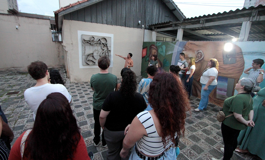 Visitas Guiadas e bate-papo com artista Lilian Gassen na programação de abril no MIS-PR. Foto: Anderson Tozato