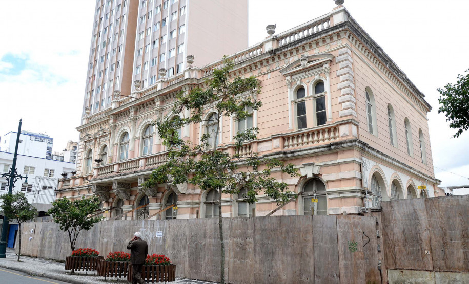 Um convênio entre o Instituto Brasileiro de Museus (IBRAM) e a Secretaria de Estado da Cultura do Paraná (SEEC) permitirá que parte do acervo iconográfico e documental do Museu da Imagem e do Som do Paraná (MIS-PR) passe por conservação preventiva, tratamento de imagem, digitalização e catalogação. Foto: Kraw Penas