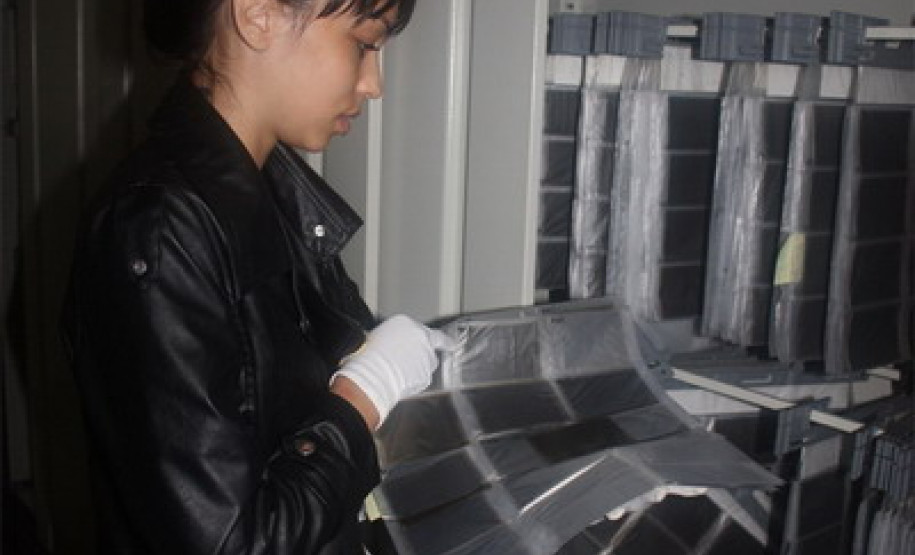 Um convênio entre o Instituto Brasileiro de Museus (IBRAM) e a Secretaria de Estado da Cultura do Paraná (SEEC) permitirá que parte do acervo iconográfico e documental do Museu da Imagem e do Som do Paraná (MIS-PR) passe por conservação preventiva, tratamento de imagem, digitalização e catalogação. Foto: Tiom Kim